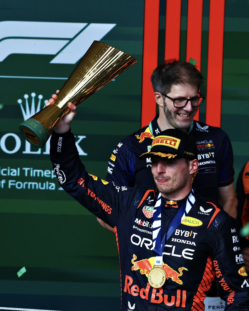 VerstappenCOM's tweet photo. 𝐌𝐚𝐱 𝐧𝐨𝐰 𝐡𝐚𝐬 𝐭𝐡𝐞 𝐇𝐈𝐆𝐇𝐄𝐒𝐓 𝐩𝐞𝐫𝐜𝐞𝐧𝐭𝐚𝐠𝐞 𝐨𝐟 𝐰𝐢𝐧𝐬 in a single season 77,27%! 😳

Still 2️⃣ races to go… https://t.co/wpSfUM2t1Y