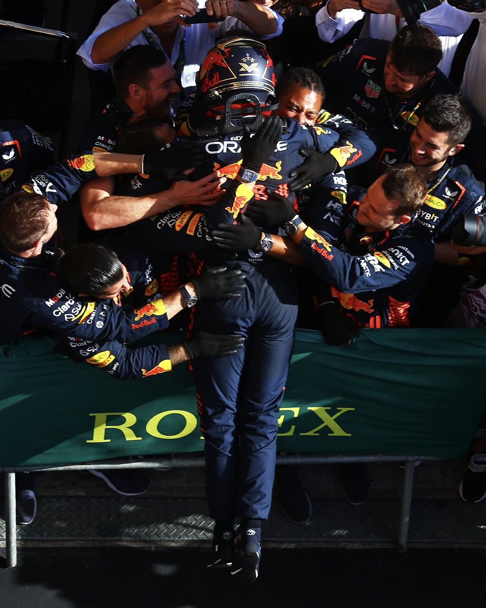 𝐌𝐚𝐱 𝐧𝐨𝐰 𝐡𝐚𝐬 𝐭𝐡𝐞 𝐇𝐈𝐆𝐇𝐄𝐒𝐓 𝐩𝐞𝐫𝐜𝐞𝐧𝐭𝐚𝐠𝐞 𝐨𝐟 𝐰𝐢𝐧𝐬 in a single season 77,27%! 😳

Still 2️⃣ races to go…