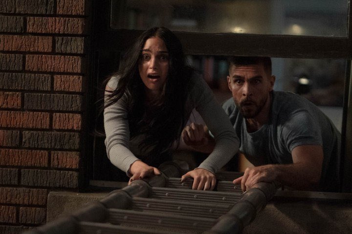 cyberghostface's tweet photo. Idc how many times I’ve seen it, the whole apartment ladder scene in 6 is just STELLAR and one of the highlights of the entire franchise imo.. don’t think I’ve experienced tension in a Scream movie like that until this one https://t.co/xefOXHOJ65