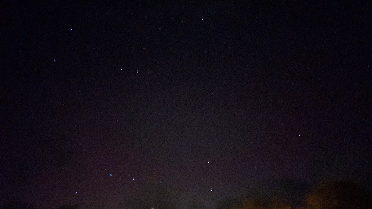 Meslans's tweet photo. Eerste vlagen #Noorderlicht op #Terschelling #AuroraBorealis https://t.co/VBtzmnyNRx