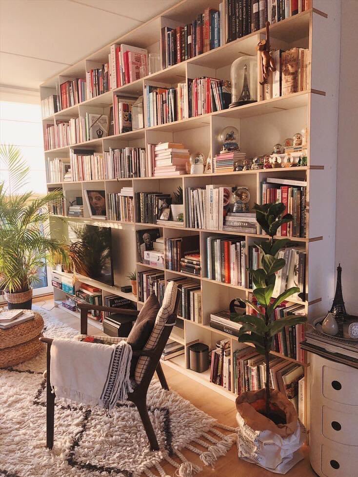Libri_pedia's tweet photo. 📚 ”Lo más extraño de las personas que tienen muchos libros es que siempre quieren más“. 🥰 https://t.co/dcSSO7rlSh