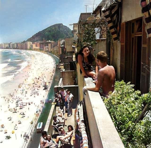 Rio de Janeiro, praia de Copacabana. Final da década de 60. ©IMS