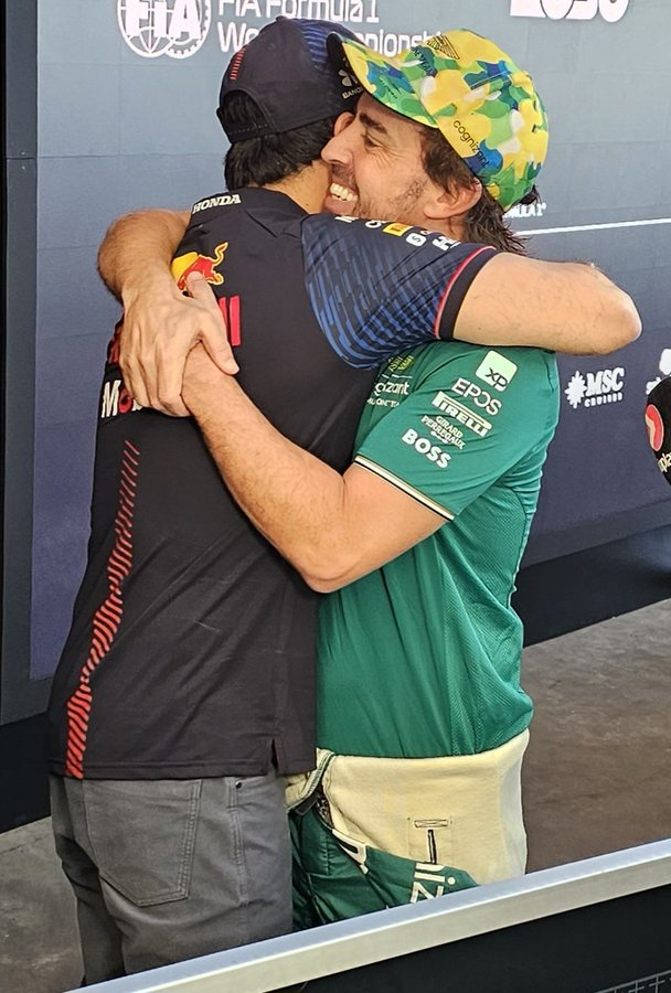TeamCheco's tweet photo. Nos dieron la batalla del año!
Respeto para ambos! 🤝

#BrazilGP #Alonso #Checo https://t.co/kRdVYYTomV