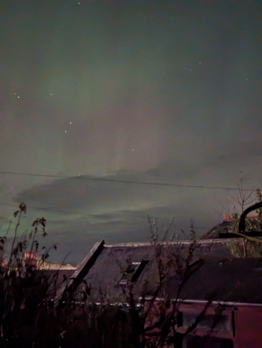 daisyj42's tweet photo. #aurora in #aberdeenshire before the fireworks started getting in the way. Also saw a couple of #taurids - a really special evening. https://t.co/H1u50AWGbV