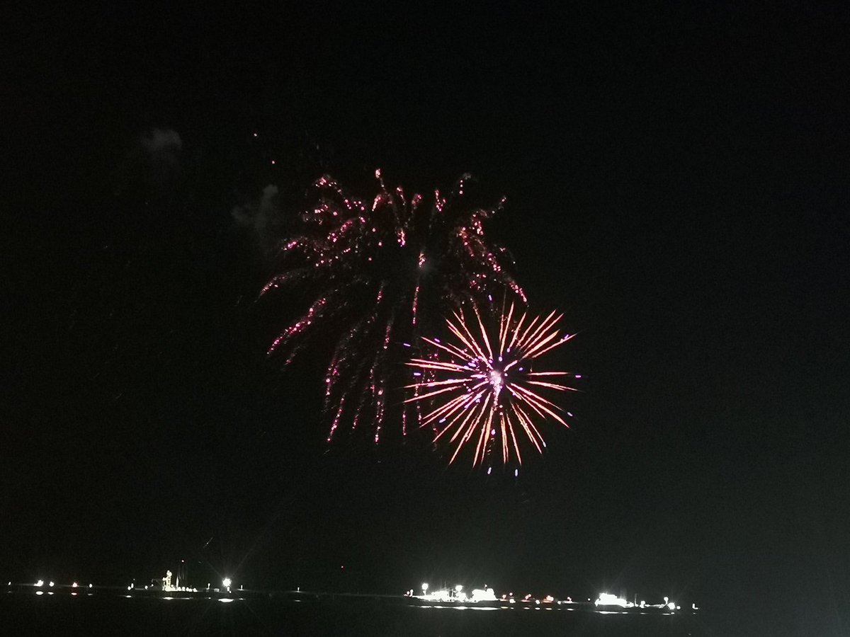 MissAWaters1's tweet image. The only fireworks that should be allowed are organised events in my opinion! 🎆