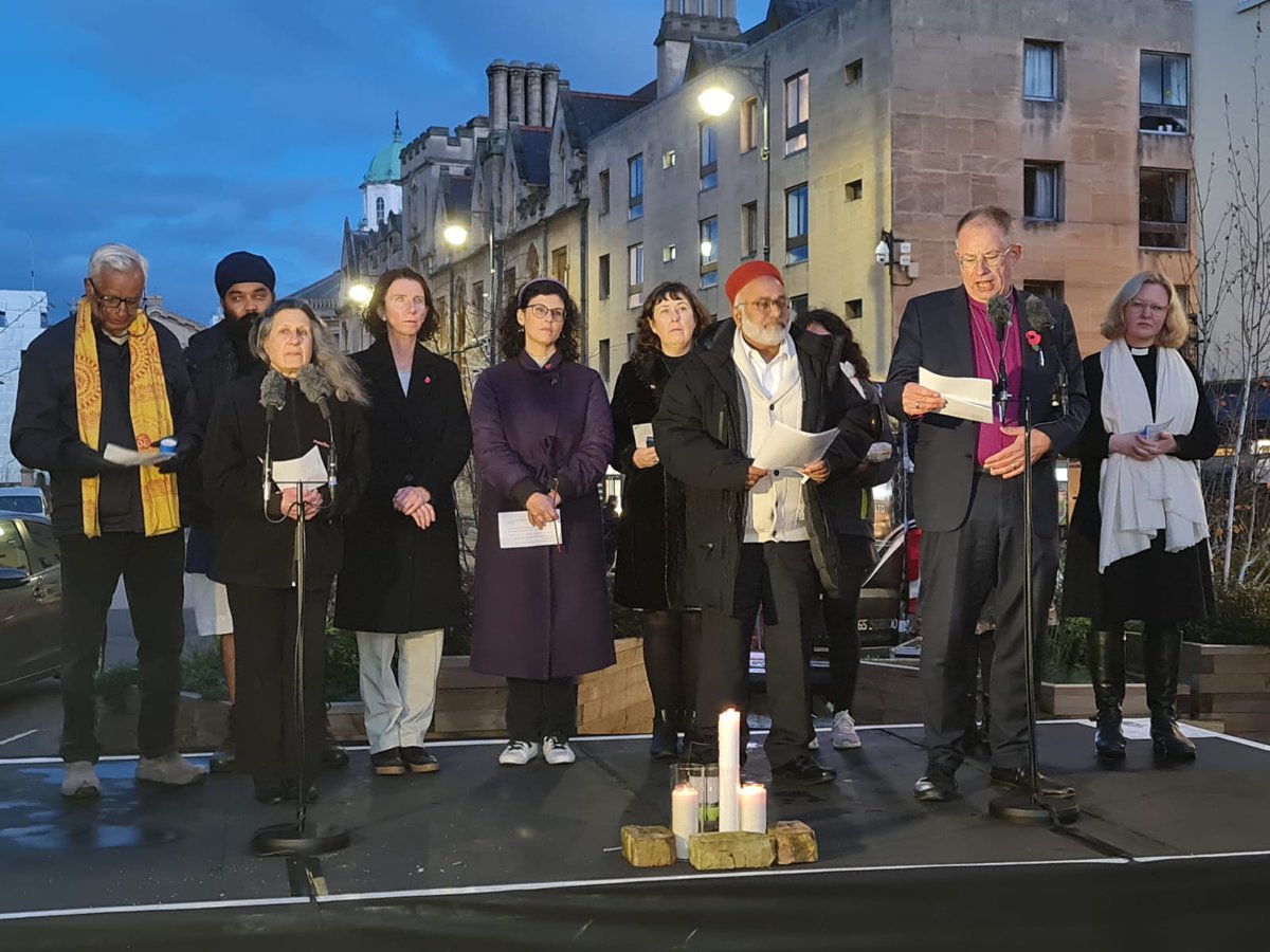 #Oxfordshire #communities came together ❤️ this evening #vigil for #Peace in #Oxford Beautiful, moving and unifying occasion. Thank you to all who helped to organise this special occasion and all those attended.
<a href="/oxforddiocese/">Diocese of Oxford</a> <a href="/OxfordCity/">Oxford City Council</a> <a href="/OxfordshireCC/">Oxfordshire County Council</a> <a href="/BBCOxford/">BBC Oxfordshire</a> <a href="/UniofOxford/">University of Oxford</a>
