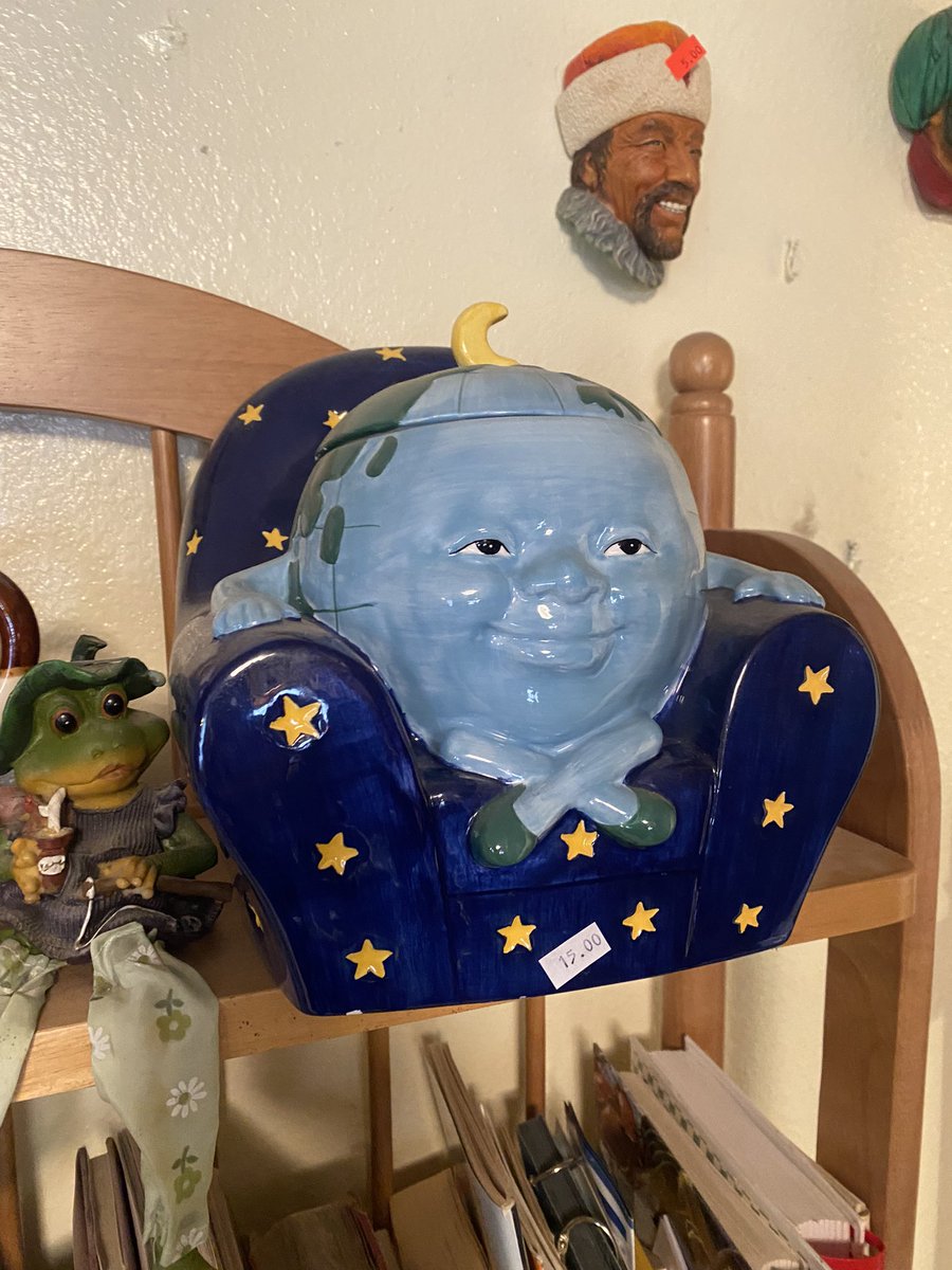 hello__caitlin's tweet photo. Really need you all to see this cookie jar https://t.co/AawAlC25HT