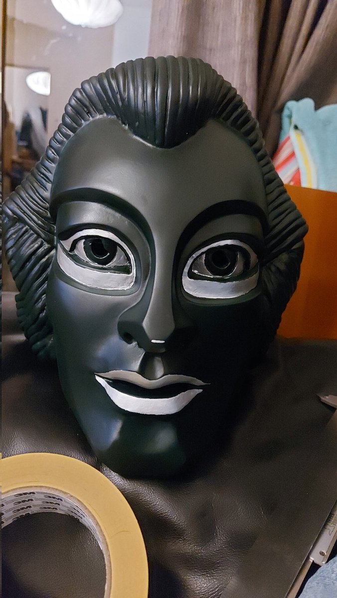 faeleryn's tweet photo. Starting the silver on D84! I'm happy with how dark it looks, even in person the green is very subtle and it appears almost black. Only with the flash on can I actually get the green to show which I'm told was exactly the same with the original.
#DoctorWho #VocRobot #PropReplica https://t.co/HtApnR77wS