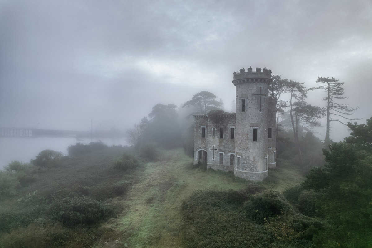 A shot I've been waiting to capture for some time. Just the right amount of fog density to create atmosphere without taking from the details and composition. #landscape #photography #cork #ireland #fog #mood #castle #ruins #Tower #jawdroppingshots #mood #atmosphere