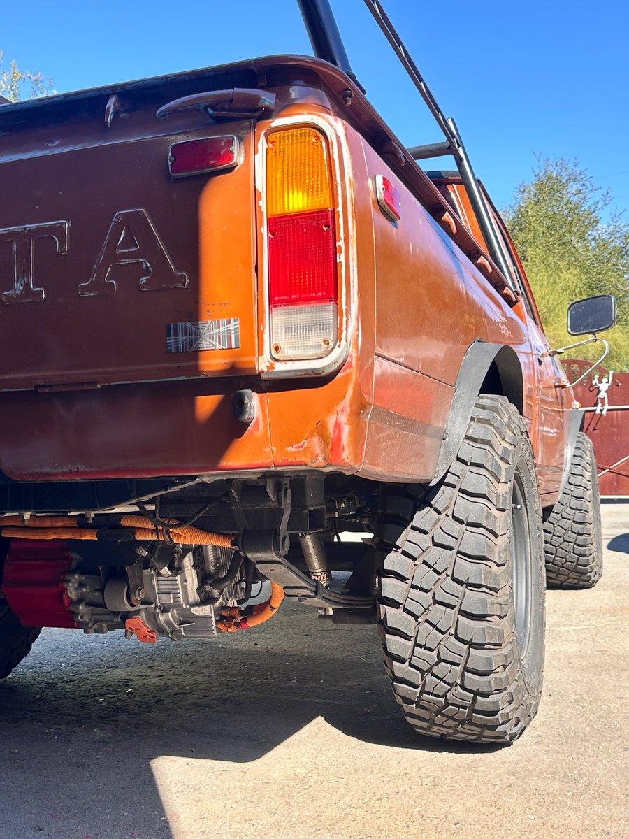 ChargePozitive's tweet image. Have you ever seen a Tesla powered Toyota Hilux Plaid before?
@J5Dynamics @J5_Jonny5 
#ElectricTruck #EVconversion