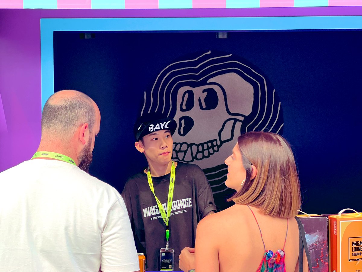 This is my first time writing a thread 🧵 I hope it won’t take long for you guys to read. This year Apefest is epic! I met so many amazing people out here in HK🇭🇰