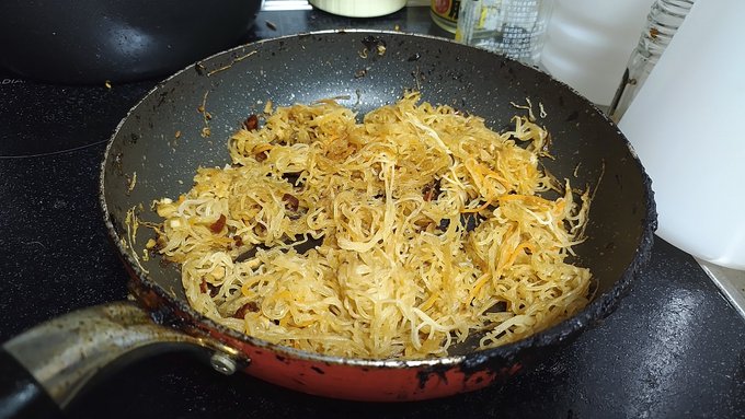 お刺身のツマを刻んで油と刻み唐辛子で炒めると激ウマおつまみが出来上がるなんて何処の天才が思い付いたんだろうなぁ 