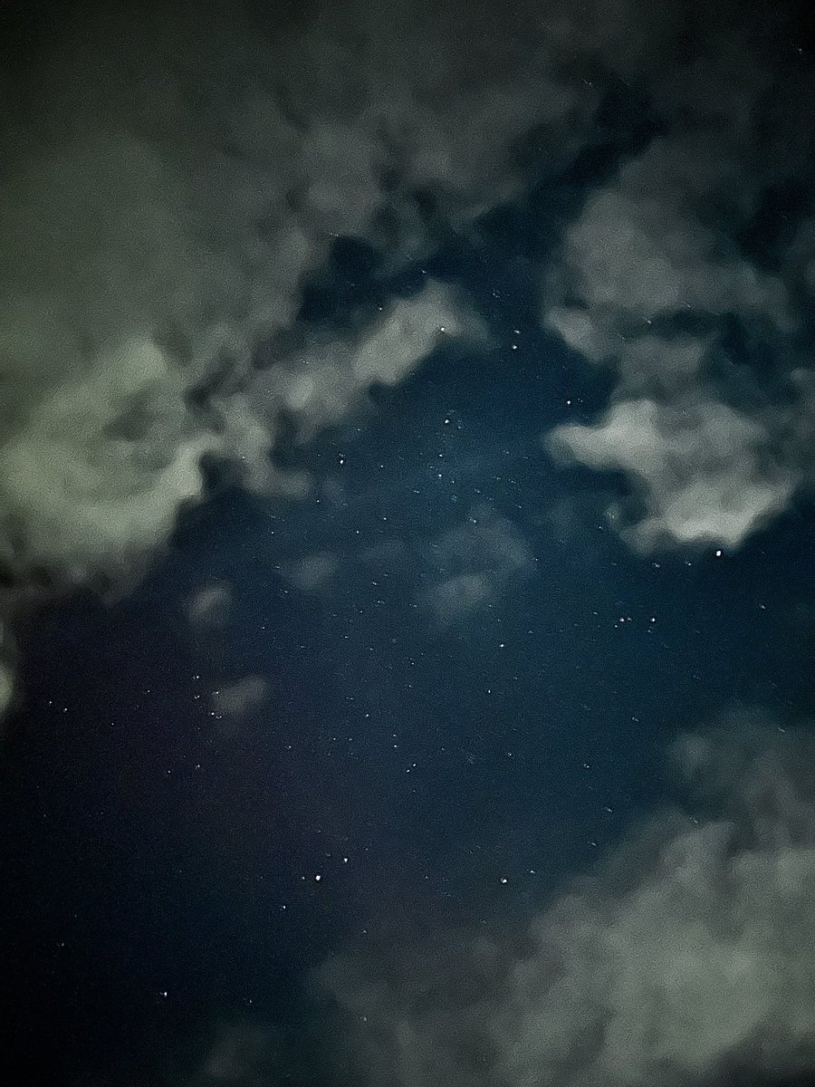 I sadly didn’t get to see any fireworks in St Andrews tonight, but I did get to see nature’s fireworks: the Aurora Borealis!✨✨ #aurora #northernlights #Scotland #bonfirenight #standrews #bbcweather #metoffice