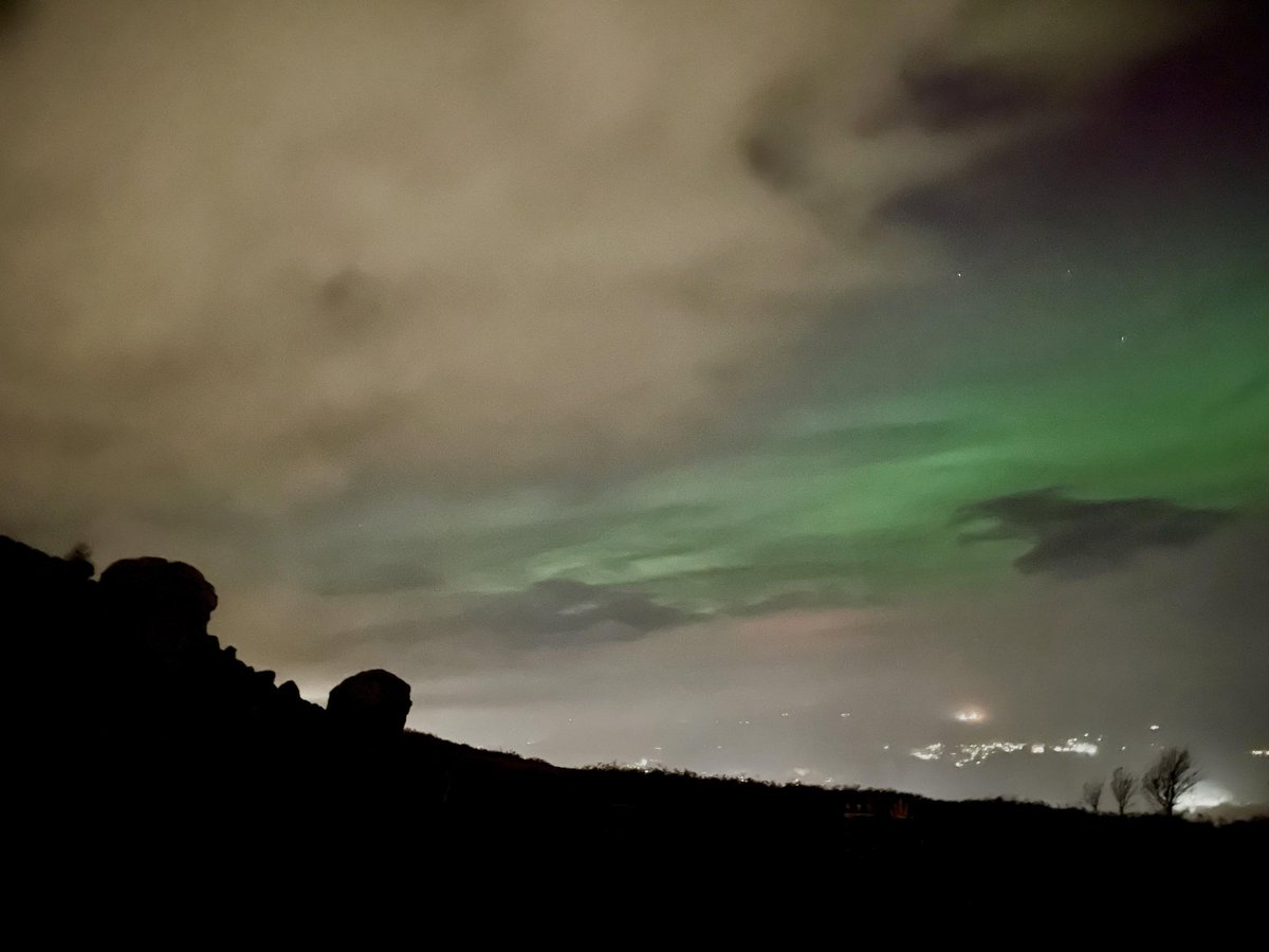 Northern lights this evening!
#Ilkleymoor
[📷 Nicola Ren]