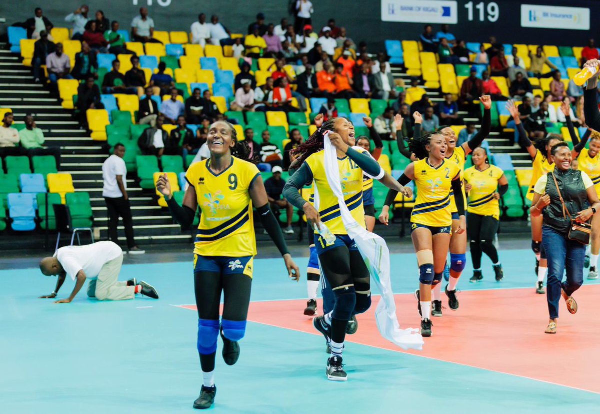 Rw_Volleyball's tweet photo. RRA crowned #FRVBSerieA_2023 champions in women category after a 3-0 sets win against their all time’s rivals APR VC in the concluded playoffs at @bkarenarw
(25-11, 25-21, 30-28)
Congratulations again Ladies. #RRAVC
#RwandaVolleyball https://t.co/WX1QNDT5Kn