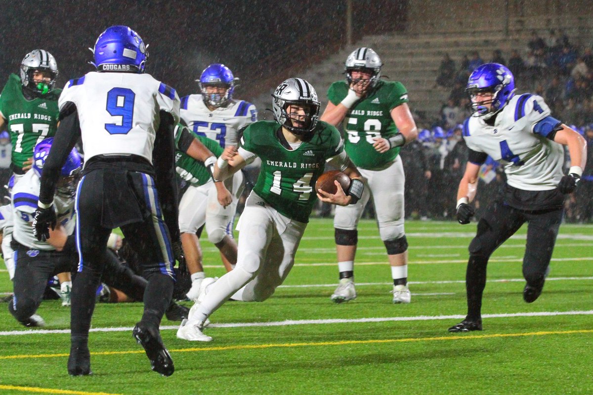 ScottStoll12's tweet photo. With a steady rain falling and clinging precariously to a six point lead, @JagNationFB came up with two timely interceptions and a late score to keep a never say die Bothell team at bay and advance in the 4A playoffs.
GO JAGS! https://t.co/tDrPAM4ViQ