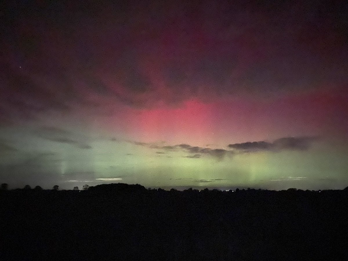 RebeccaDriver1's tweet photo. Wanted to see these all my life then they pop up at the back of my village #northernlights #suffolk https://t.co/dB8t8CnXIP