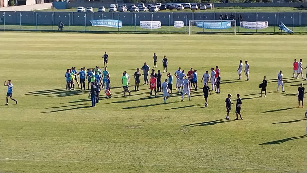 #PrimeraC #Reducido 

Final en #LomaHermosa 

#JJUrquiza 0 - #Liniers 1 vía <a href="/Pablo_dextes/">Pablo Limeres</a>