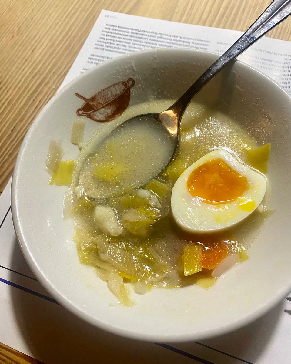 robinfood's tweet photo. Lo verdaderamente exótico es esta porrusalda de toda la vida con bacalao y huevo y no el peñazo del ramen y el fideo de arroz y el cacaKimchi y el katxobuxi y el huevo macerado en soja fermentada en el sobaco del dalai lama. #deChorradas #hastalNabo #nocabe1tontomas https://t.co/DmFV1fkjw1