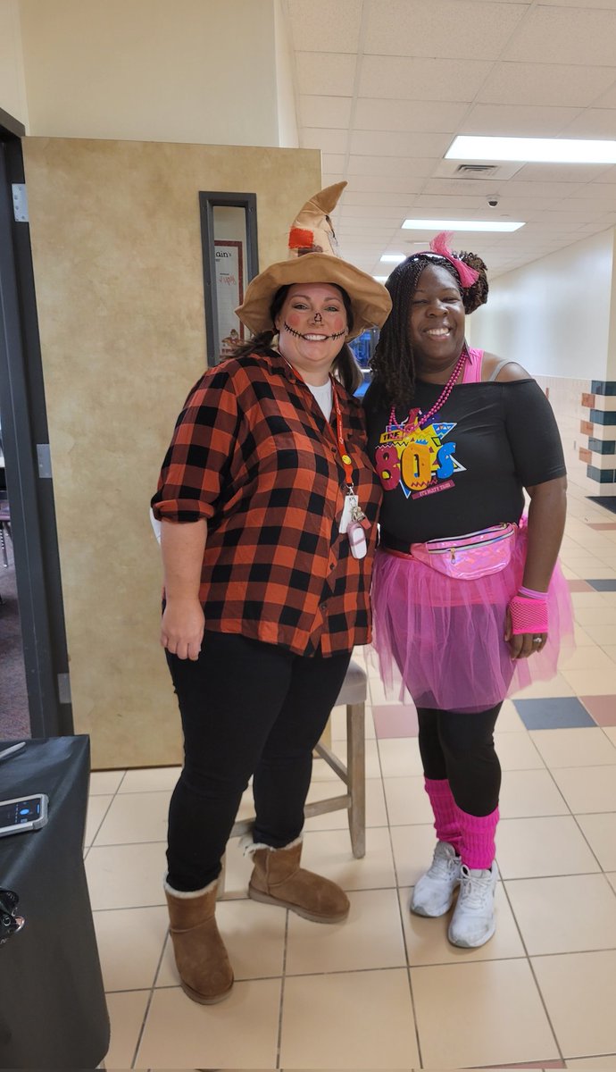 AnthCher1's tweet image. 12 weeks of school. This week, my homeroom celebrated 10 days of perfect attendance with a pizza party. Also, Halloween Day.
#4thgradeteam @C_Tisdom @CharlesRDrewES @tarabrogers @teacher_romans @JLugoV22 @mrs_odellk