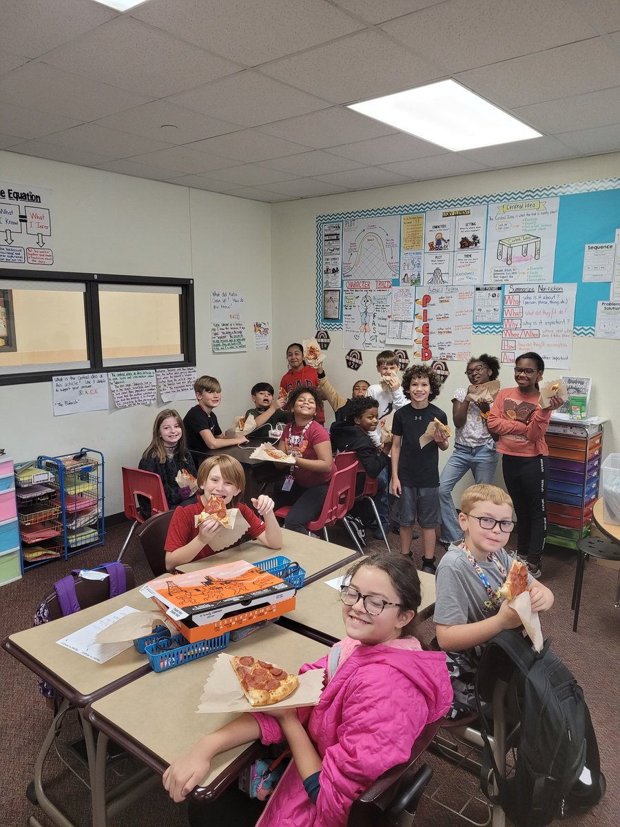 AnthCher1's tweet image. 12 weeks of school. This week, my homeroom celebrated 10 days of perfect attendance with a pizza party. Also, Halloween Day.
#4thgradeteam @C_Tisdom @CharlesRDrewES @tarabrogers @teacher_romans @JLugoV22 @mrs_odellk
