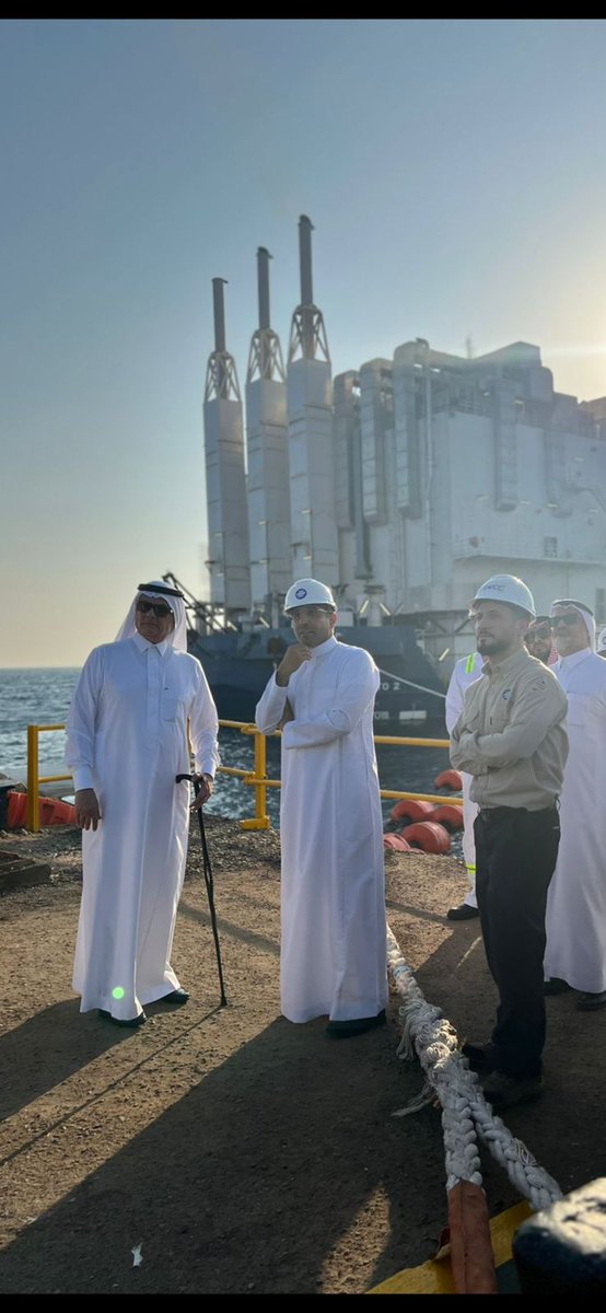 swa_gov's tweet photo. اطلع معالي وزير البيئة والمياه والزراعة على محطات (البوارج العائمة) في ينبع والتي تساهم في تلبية الطلب على المياه، حيث تملك المملكة (3 بوارج)، هي الأكبر عالمياً بسعة إنتاج (50 ألف م٣/اليوم لكل بارجة)، واطلع معاليه على أول محطة بحثية تجريبية مغمورة (ببراءة اختراع مملوكة للتحلية). https://t.co/ABaBItN0nu