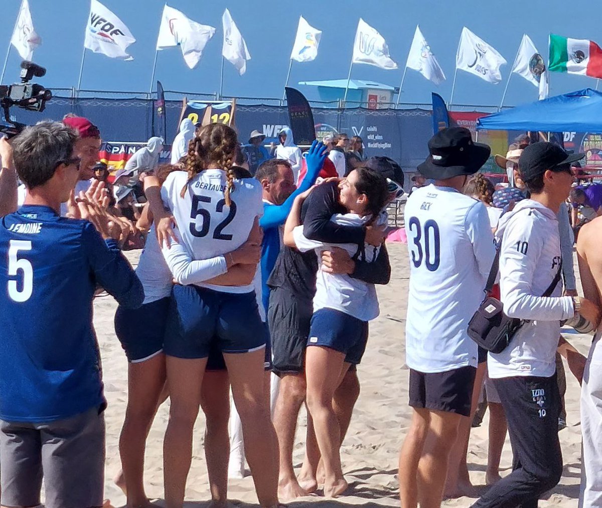 DaffunchioPicaz's tweet photo. @wfdf_wbuc @WorldFlyingDisc 🥏Francia campeón del #BeachUltimate en la categoría MIXED tras dar vuelta el juego y superar 12-9 a España👌
👉Toda la información del partidos la encontrarás en el 🗞️#LiveBlog de @insidethegames , en exclusiva desde las imponentes playas al Sur de Los Ángeles, California https://t.co/08BoBOj2WC