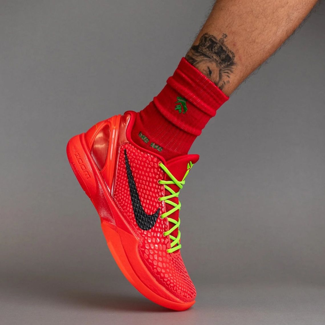 SneakerNews's tweet photo. Mark your calendar for December 16th 🍓 https://t.co/jjjQv4yRft
