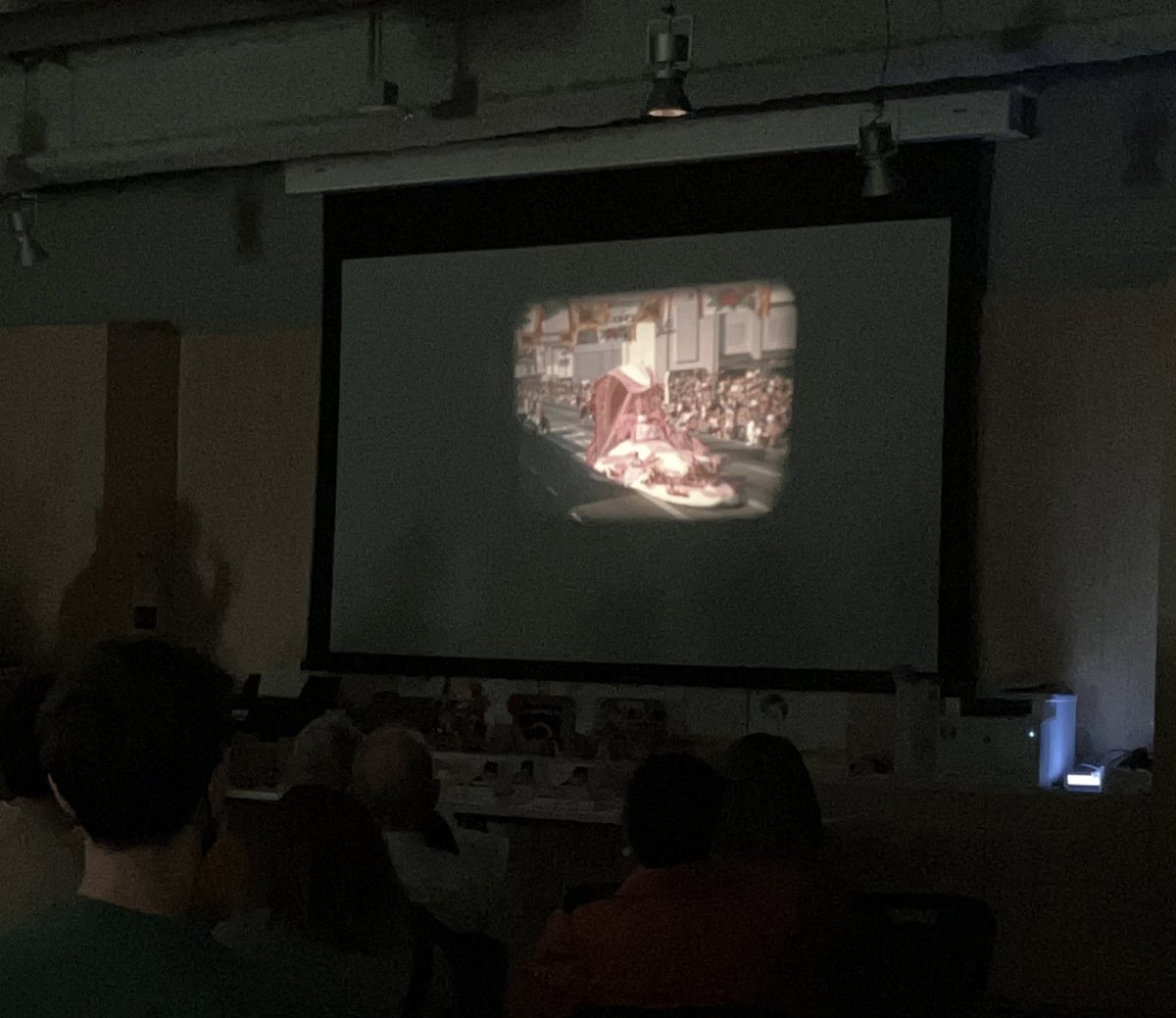 homemoviedayla's tweet photo. Starting things off with footage of the 1961 Rose Parade 
#HomeMovieDay2023 https://t.co/1XffuZTdcD