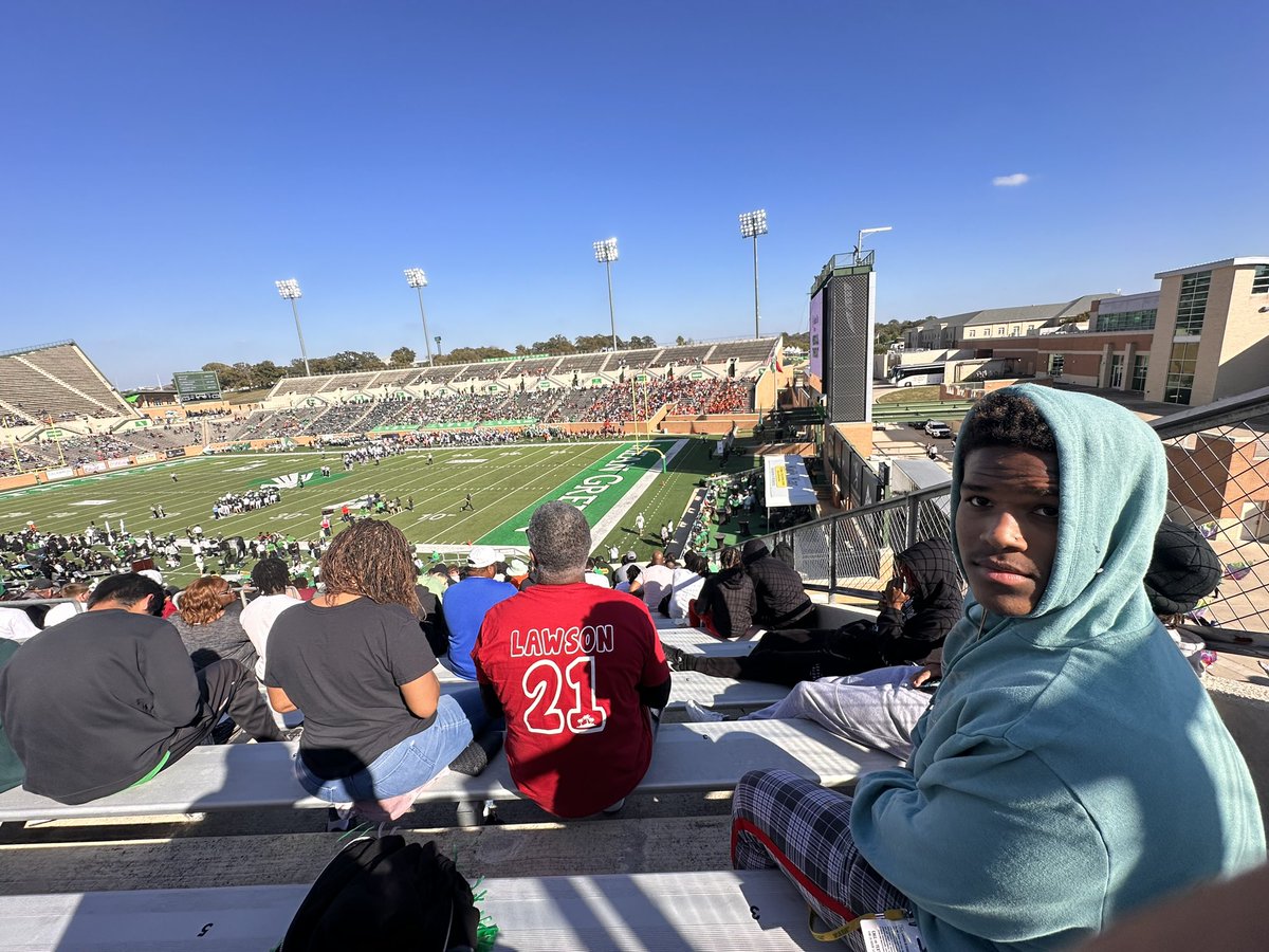 Much Love to my mom <a href="/BJtheTruthmom/">Jasmine Davis-Cooper</a> always supporting my dreams. <a href="/TrustMyEyesO/">⭕️FFERTUNITY</a> thanks for having us. Good to see <a href="/MadisonTim2/">Tim Madison</a>  and <a href="/DavidMadisonTX/">David Madison</a>. Let’s go. #GMG #runningback