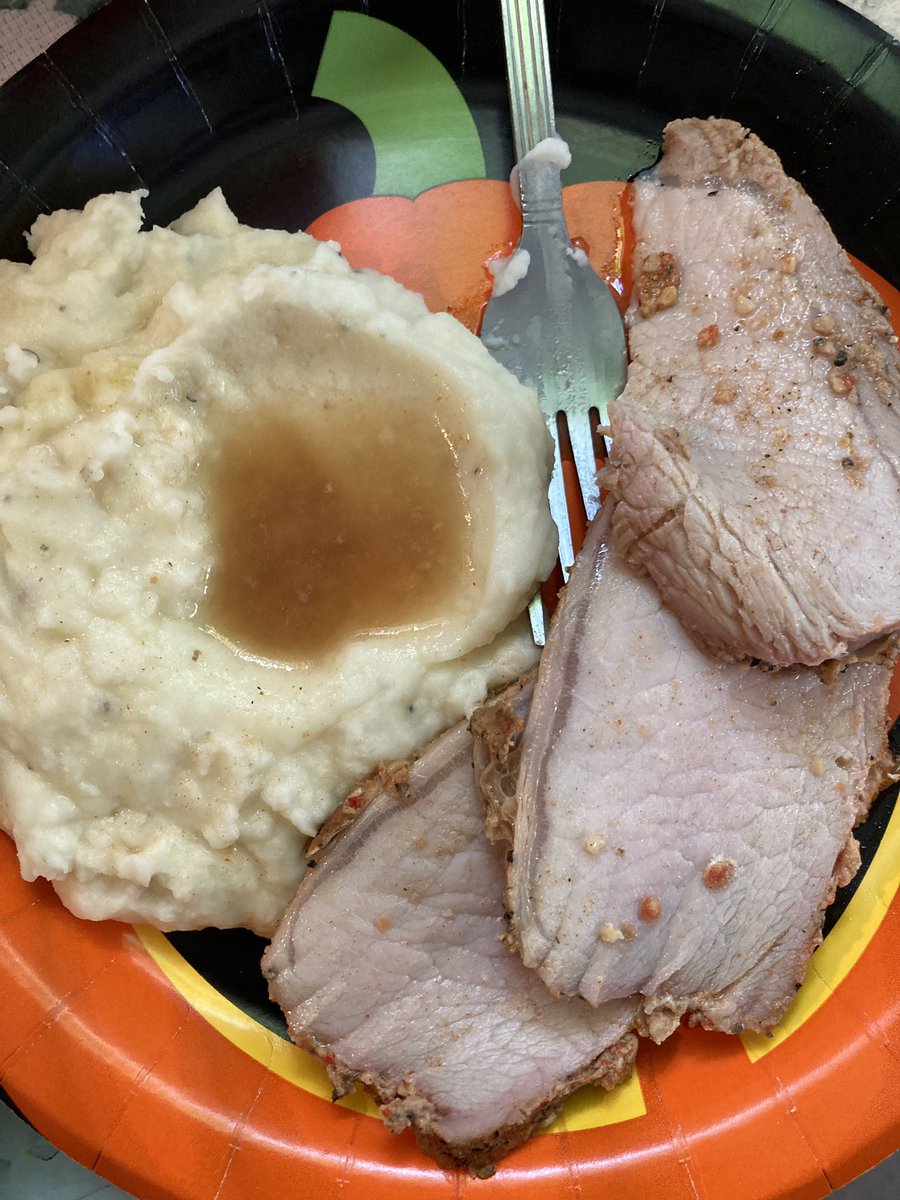 Disciple_Oxide's tweet photo. Mashed potatoes with chicken gravy, and some pork loin for dinner. #dinnerpost #food #foodie #homechef
Don’t mind the left over Halloween plate 😁 https://t.co/7fXmlj6YMB