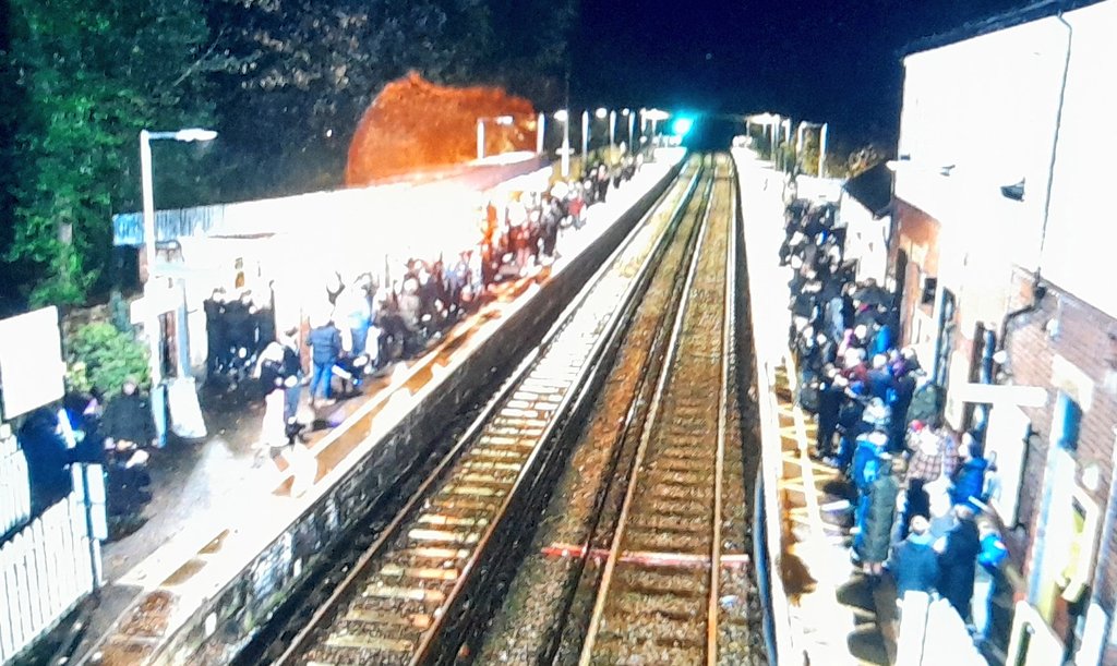 Lorge amount of commutes on @merseyrail #Hightown Station following the fantastic firework display at the  @HightownStMarys in @HightownVillage.