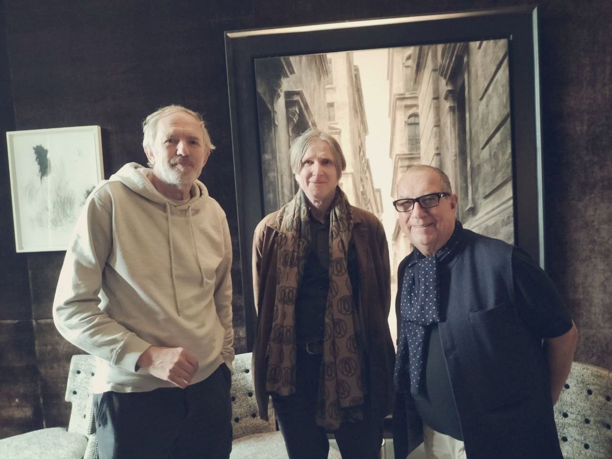 Yesterday I had a wonderful meeting with Hypgnosis founder Aubrey Powell (r)and photographer Anton Colbijn (l) at Hotel du Rome, Berlin. Check out their documentary 'Squaringthecircle'. #abreypowell #antoncolbjin #ashra #lutzgrafulbrich #lüül #hypgnosis #browsegalery
📷