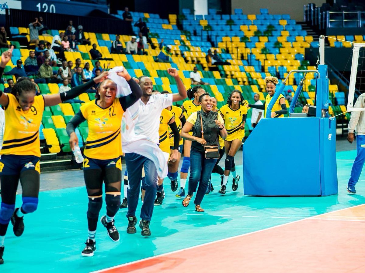 CAVBPress's tweet photo. RRA crowned #FRVBSerieA_2023 champions in women category after a 3-0 sets win against their all time’s rivals APR VC in the concluded playoffs at @bkarenarw
(25-11, 25-21, 30-28)
Congratulations again Ladies. #RRAVC
#RwandaVolleyball https://t.co/JarYx2US74