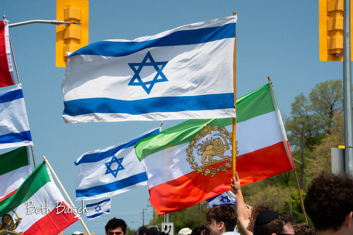 Rez_S's tweet photo. @metpoliceuk This flag stands with Israel https://t.co/CgMZx2NDbS