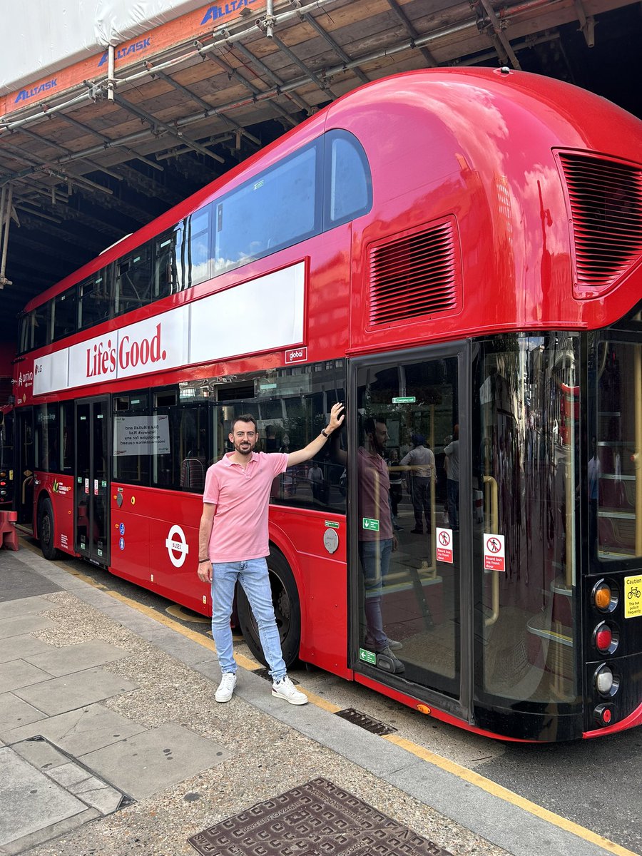 DavidGran86's tweet photo. Dreams don’t work unless you do.

#londres #london #inglaterra #england #viajar #travel https://t.co/Ljnh2TNaP1