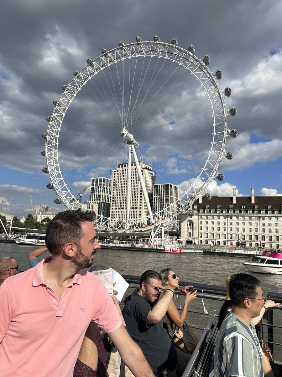 DavidGran86's tweet photo. Dreams don’t work unless you do.

#londres #london #inglaterra #england #viajar #travel https://t.co/Ljnh2TNaP1