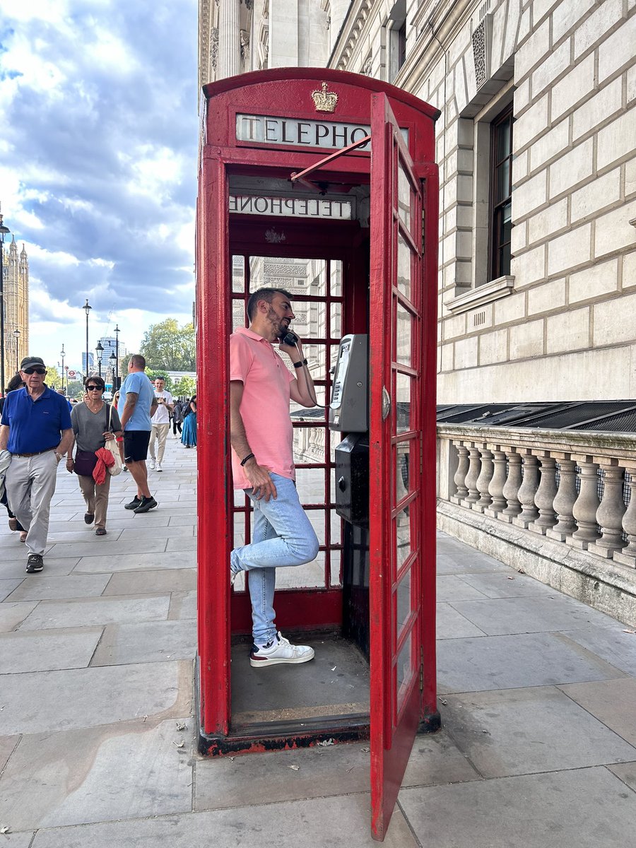 DavidGran86's tweet photo. Dreams don’t work unless you do.

#londres #london #inglaterra #england #viajar #travel https://t.co/Ljnh2TNaP1