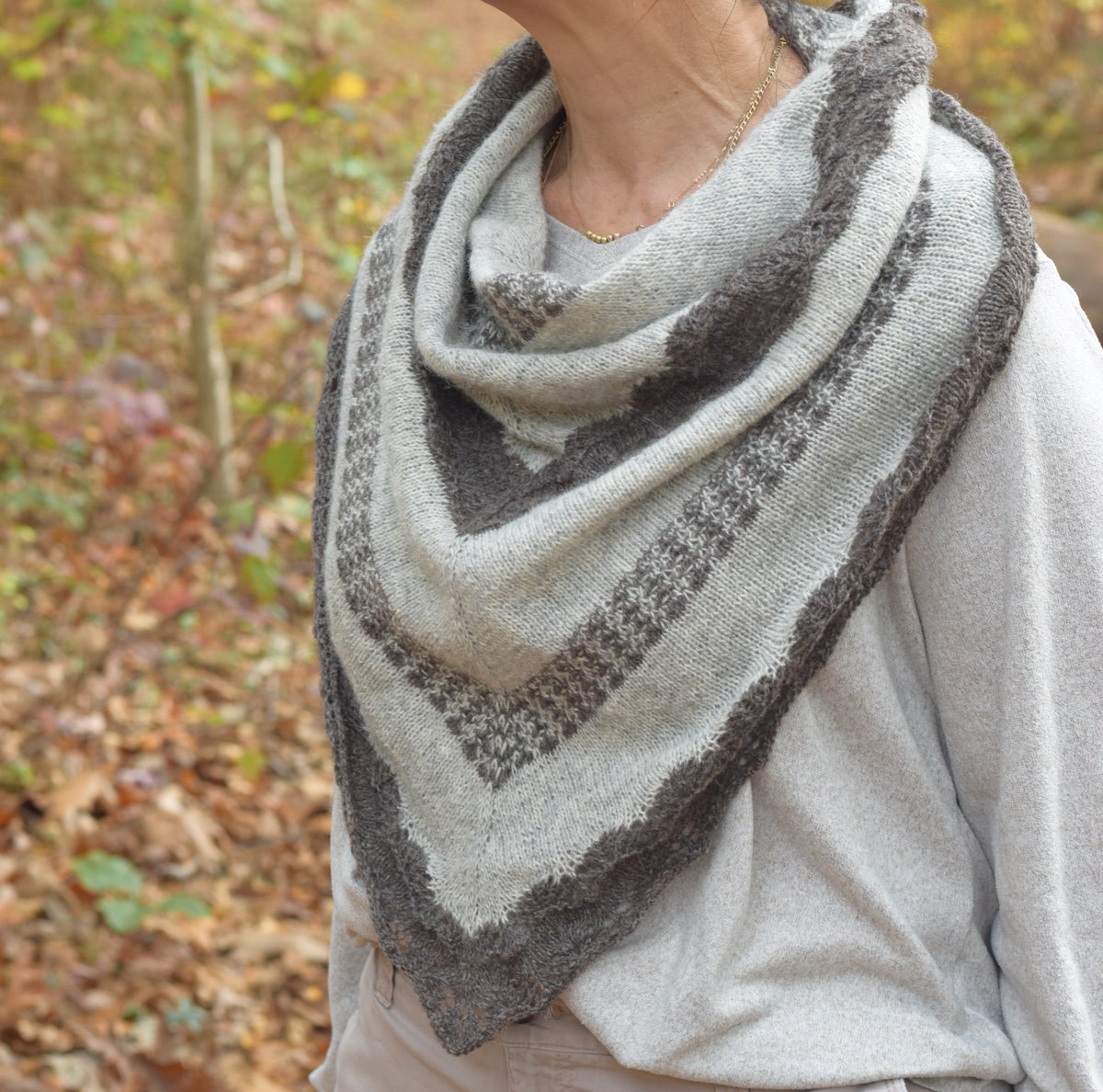papermoonknits's tweet photo. • ☾ •  Test Call
Inspired by my walks in a nearby woods, Ramoscelli means “twigs” in Italian. There's stripes of slip-stitch colorwork and simple lace. You can use one color or many for the stripes. Although the sample was done in a light fingering, you can us... https://t.co/eFhoZxwEb7