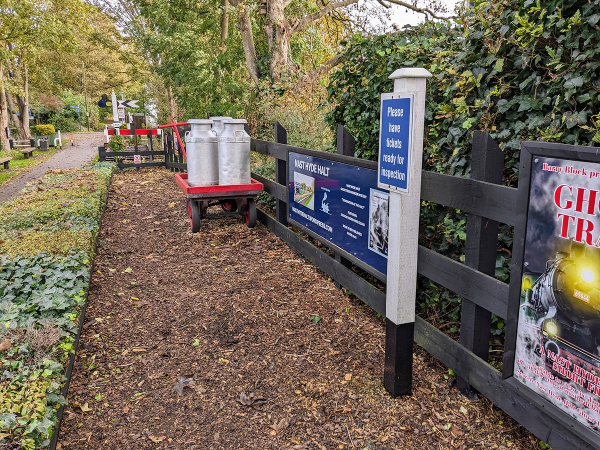 HertsWalker's tweet image. NEW - Walk 247: Nast Hyde Halt Loop 3.8 mile walk ideal for rail enthusiasts. Directions, maps, and GPX navigation files are free to download and enjoy on any device. #Hertfordshire #walking #freewalks #countryside #HertfordshireWalks 
hertfordshirewalker.uk/2023/11/walk-2…