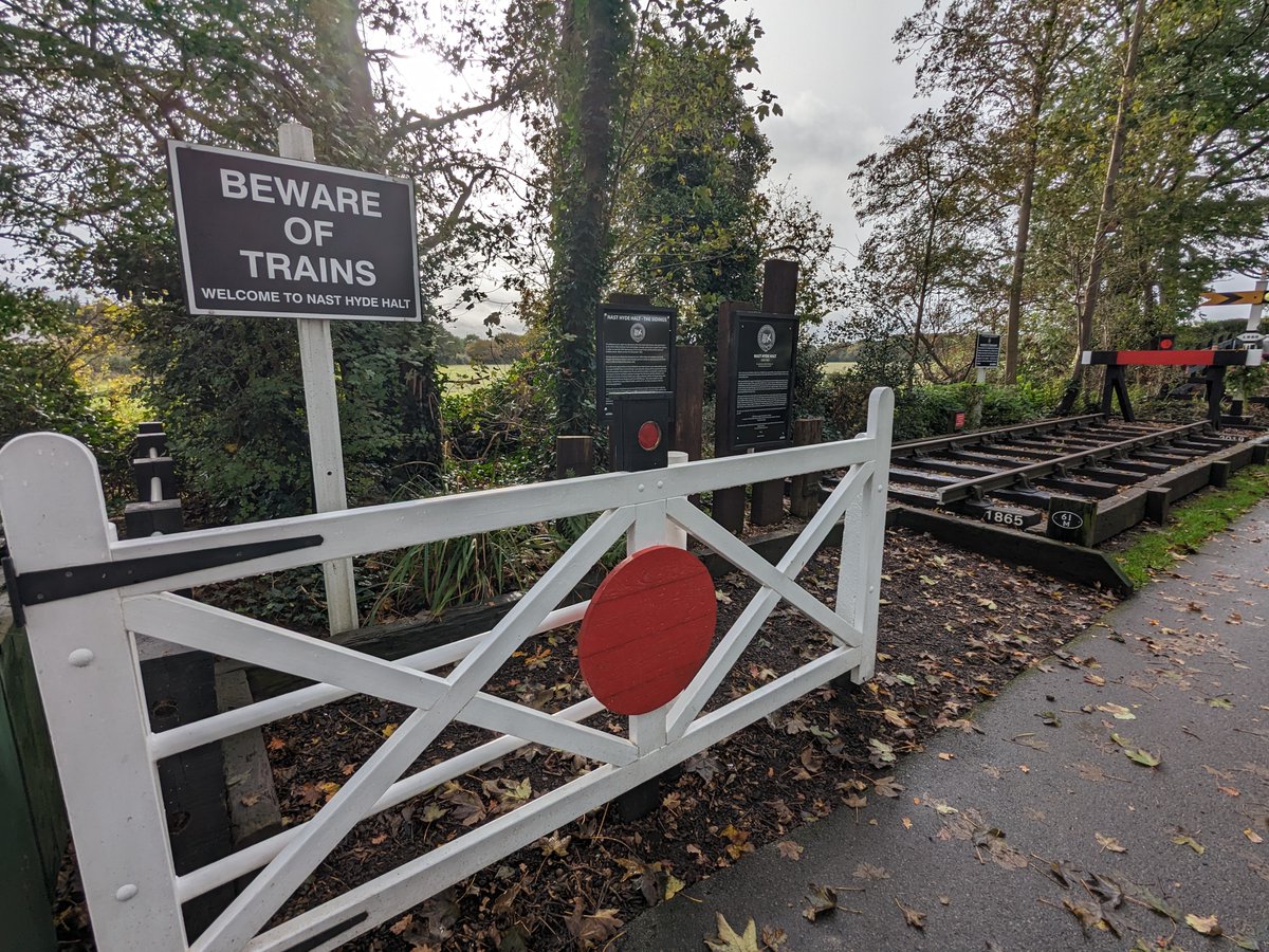 HertsWalker's tweet image. NEW - Walk 247: Nast Hyde Halt Loop 3.8 mile walk ideal for rail enthusiasts. Directions, maps, and GPX navigation files are free to download and enjoy on any device. #Hertfordshire #walking #freewalks #countryside #HertfordshireWalks 
hertfordshirewalker.uk/2023/11/walk-2…