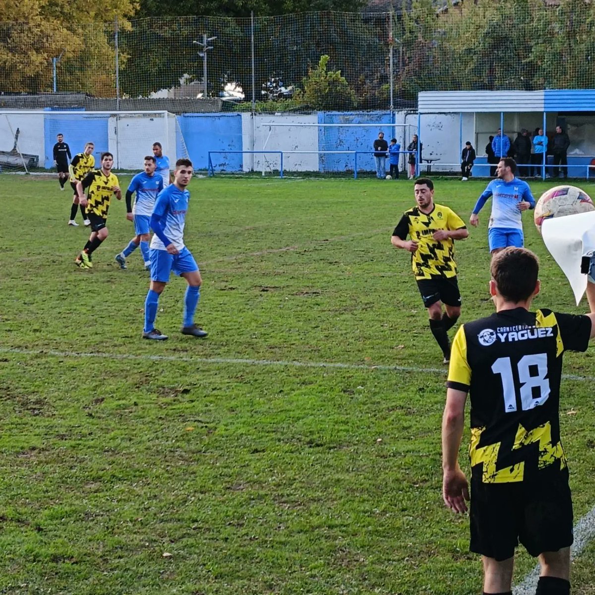 Llegó la primera derrota... Partido complicado en Velilla que acabó con la victoria del local.
Trabajamos y confiamos en el equipo que nos demuestra día a día la gran temporada que se viene.

Cabeza puesta ya en el próximo partido.

#VamosAstudillo⚫️🟡 
#AstudilloSiempre