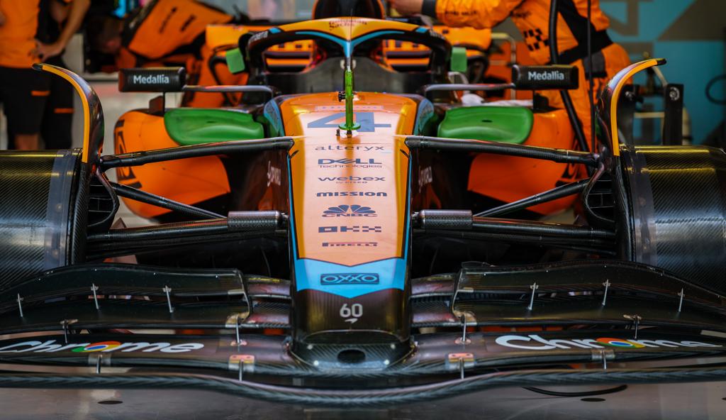 GrainingF1_com's tweet photo. El monoplaza de @landonorris bajo la mirada 👀 de @xaviimages en #mexico 🇲🇽
#f1 #formula1 #landonorris #mclaren #graining #mexicangp #photography #sport https://t.co/180FwwxrFu