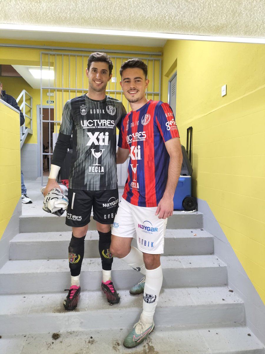 Segunda <a href="/rfef/">RFEF</a>
El <a href="/Yeclano_dptvo/">Yeclano Deportivo</a> gana 2-3 en <a href="/Orihuela_CF/">Orihuela C.F.</a> y cierra una semana redonda.
Los de <a href="/Patiyoso/">Adrián Hernández Abenza</a> empataron ante <a href="/ElPaloFC/">El Palo FC 💙⚽️</a> , ganan <a href="/atcosanluqueno/">Atlético Sanluqueño</a> en Copa y asaltan Los Arcos ante <a href="/Orihuela_CF/">Orihuela C.F.</a>
🎙 <a href="/SergioDS_1/">Sergio Díaz Sorroche</a> y <a href="/AndresRm_3/">Andrés Rodríguez</a> en DXT <a href="/COPE/">COPE</a>_Lorca cope.es/emisoras/regio… vía @COPE