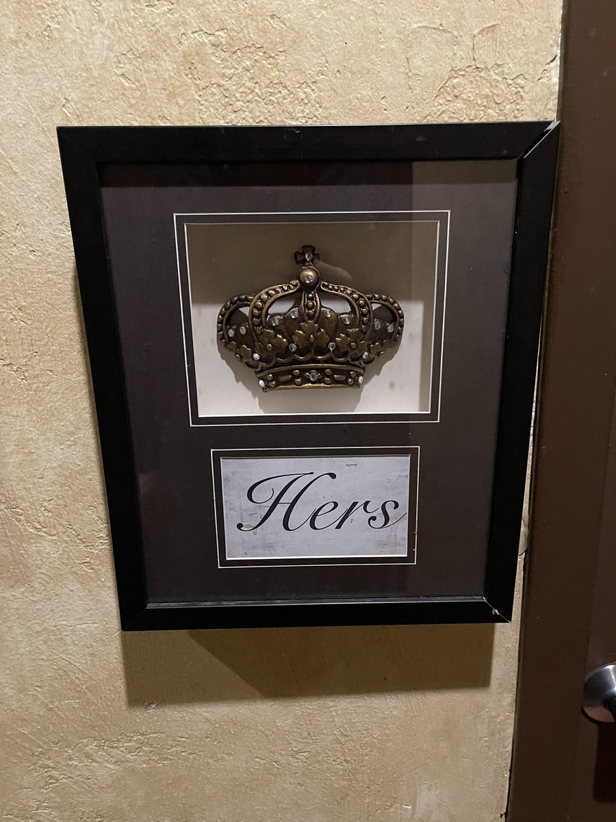These restroom signs were certainly not put together by any #chesspunks.