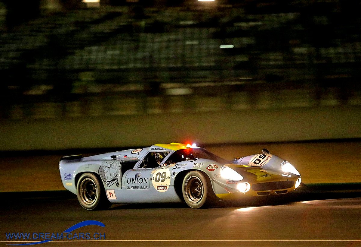 Lola T70 im Nachtrennen an der Le Mans Classic 2022 #Lola #LeMans