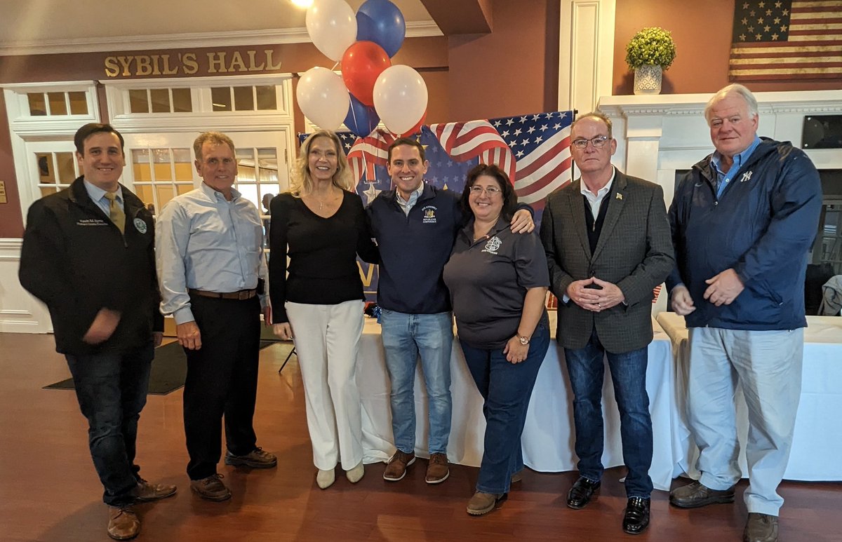 The Putnam Valley Republicans were well represented today at the 9th Annual Veterans Chow Down. It was a nice way to say Thank You to all of the Veterans of #PutnamCounty

#putnamvalley #putnamvalleyny #putnamcountyny  #putnamvalleyproud #PutnamProud 

m.facebook.com/story.php?stor…