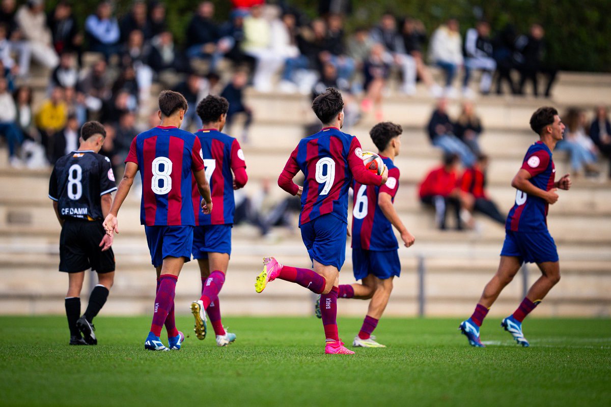 Molt bona evolució de tots els jugadors respecte a l’interpretació de joc en un partit. Seguim formant jugadors juntament amb tot l’staff 💪🏻🍍. Juvenil A 1-1 Damm Content de veure en camins paral•lels a bons excompanys del verd com @sergiogarcia9of