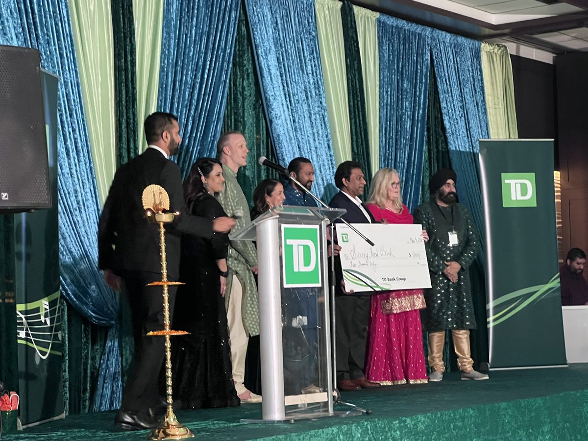 Last night with 950 colleagues in attendance, <a href="/TD_Canada/">TD (Canada)</a> Diwali colleague event was the one of biggest event. A donation made to support local community &amp; performance from our very own TD colleagues, to celebrate Diwali 2023💚<a href="/juliearmour_td/">Julie Armour</a> @CSir_TD