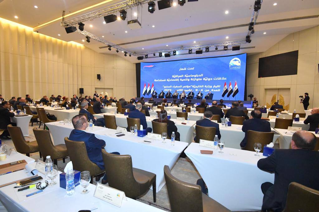 وكيل الوزارة للعلاقات الثنائية السيد محمدحسين محمد بحر العلوم يترأس الجلسة الثالثة للحوار المفتوح مع لجنة العلاقات الخارجية النيابية خلال أعمال اليوم الأول #لمؤتمر_السفراء_السابع

رابط الخبر: mofa.gov.iq/2023/40761/